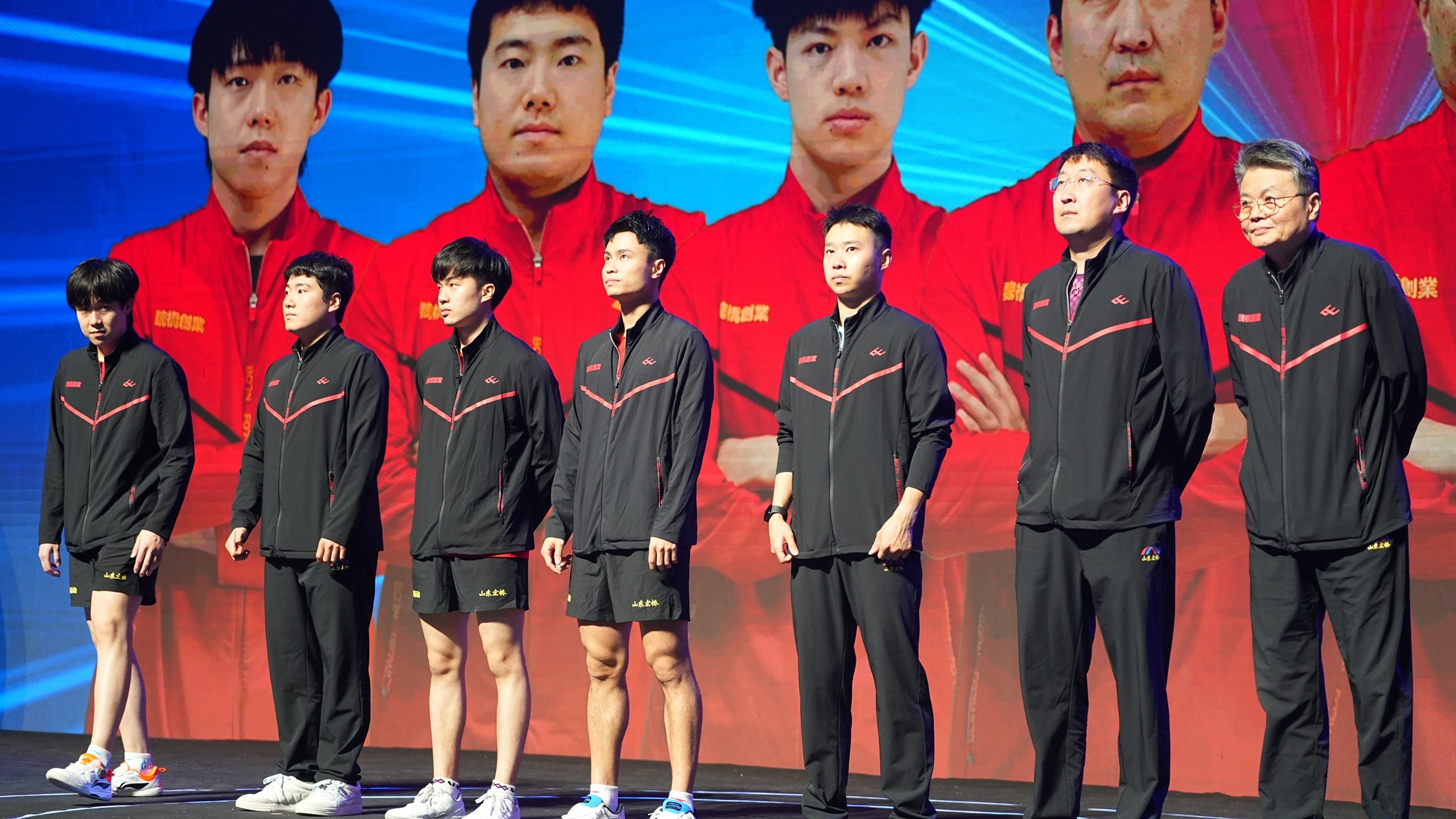 包含从国际比赛日山东泰山调整名单以备英超到今夜山东泰山调整名单以备NBA总决赛，埃因霍温围绕欧冠队长鼓劲的词条米兰官网